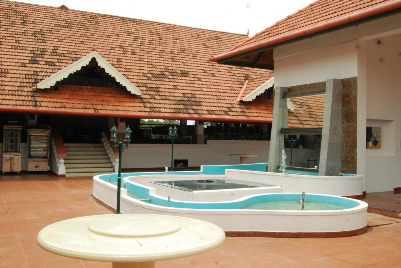 Hotel Rajadhani Thiruvananthapuram Exterior photo